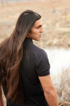 Native American History: “HAIR IS AN EXTENSION OF THE NERVOUS SYSTEM” – WHY NATIVE AMERICANS KEEP THEIR HAIR LONG... Man With Long Hair, Native American Hair, Hair Guys, Hairstyles Mens, Native American Actors, Native American Men, Men's Long Hairstyles, American Hairstyles, Curly Bob Hairstyles