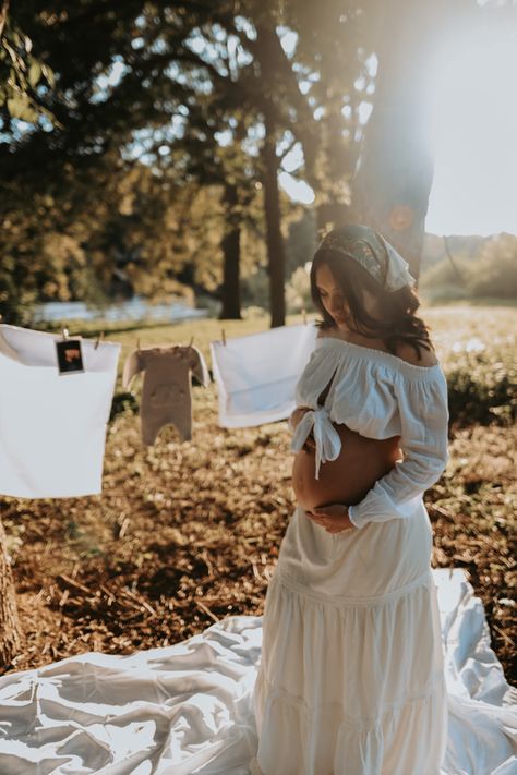 Old Timey Maternity Shoot, White Outfit Maternity Photos, Picnic Themed Maternity Shoot, Maternity Outfits Boho, Maternity Photo Shoot Ideas With Flowers, Clothing Line Maternity Shoot, Boho Shoot Photography, Farmhouse Maternity Shoot, Picnic Style Maternity Shoot