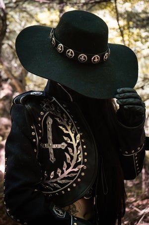 Gothic Cowboy, Gothic Western, Goth Cowboy, Images Pop Art, Trajes Country, Cowboy Aesthetic, Cowboy Outfits, Southern Gothic, Western Aesthetic