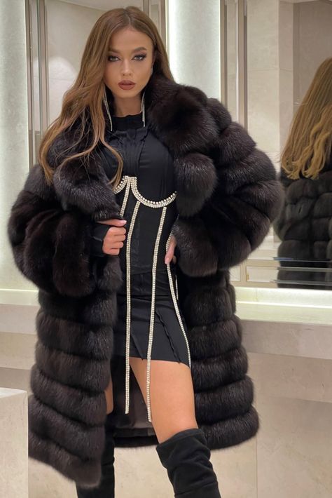 Olivia Culpo Style, Sable Fur Coat, Sable Coat, Hobble Skirt, Pretty Females, Fur Coats Women, Fashion Gallery, Fur Fashion, Glamour Fashion