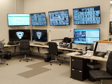 Police Station Interior Design, Police Dispatcher Aesthetic, Police Station Aesthetic, Police Station Interior, Police Department Office, Data Room, It Department, Security Office, A Haunted House