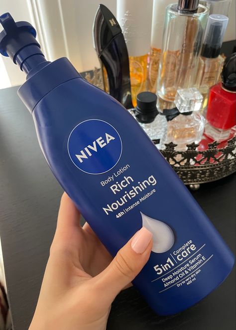 Body Lotion Nivea, Nivea Aesthetic, Body Lotion Aesthetic, Lotion Aesthetic, Winter Lotion, Cocoa Butter Body Lotion, Nivea Lotion, Nivea Body Lotion, Selfcare Aesthetic