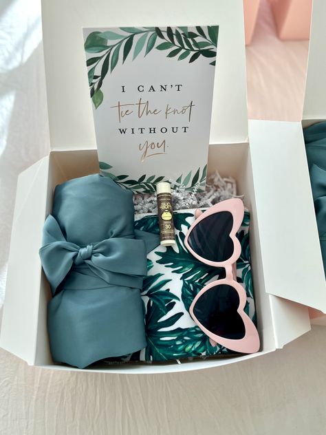 Will You Be My Bridesmaid Destination Wedding, Bridesmaid Boxes Beach Theme, Will You Be My Bridesmaid Beach Theme, Bridesmaid Proposal For Destination Wedding, Entourage Gift Ideas, Hawaii Bridesmaid Proposal, Beachy Bridesmaid Proposal, Beach Wedding Bridesmaid Proposal, Beach Theme Bridesmaid Proposal