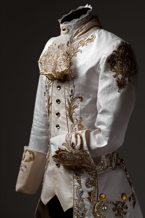 Masculine Royal Outfit, White And Gold Prince Outfit, Royal Aesthetic Outfit Men, Royal Mens Clothes, Fantasy Wedding Clothes Male, Fanasty Outfits Male, Princecore Fashion, Prince Royal Outfit, Royal Core Outfits Male