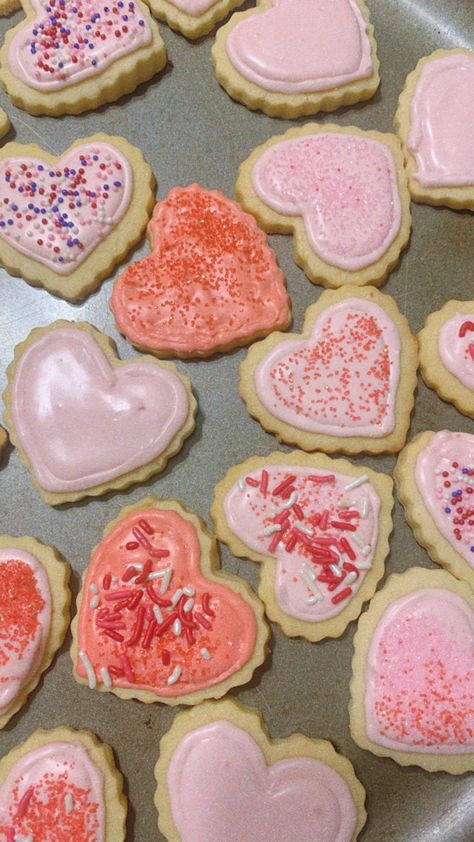 heart-shaped cookies Heart Filled Cookies, Heart Shaped Baking Ideas, Cookies For Boyfriend, Heart Shape Food, Heart Shaped Foods, Coquette Cafe, Heart Shaped Things, Heart Shape Cookies, Heart Shaped Baking