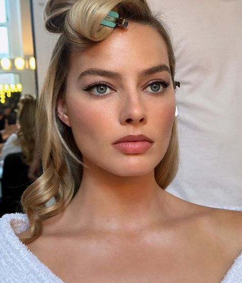 Margot Robbie Instagram, Margot Robbie Makeup, Emma Mackey, Margot Robbie Style, Bridesmaid Hair Makeup, Barbie Makeup, Makeup For Blondes, How Old, Margot Robbie