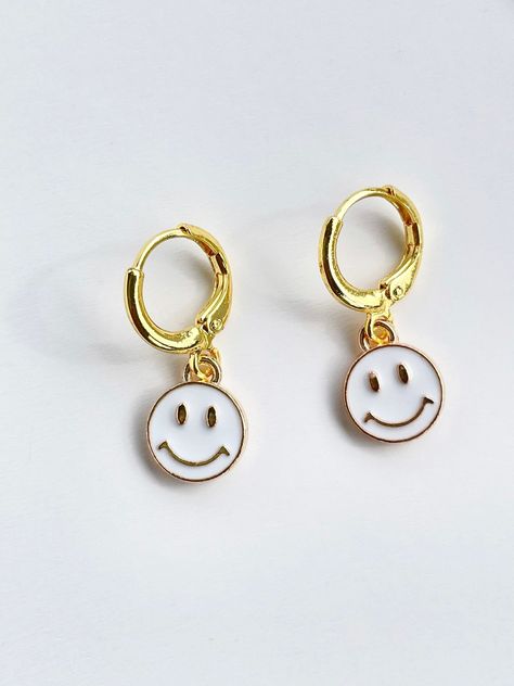 Preppy Earrings, Indie Earrings, Smiley Face Earrings, Hoops With Charms, Teen Earrings, Earrings Huggies, Y2k Earrings, Wishlist Ideas, Earring Styles