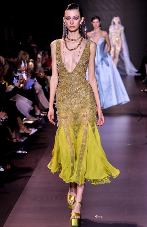 Runway Looks 2023, Spring Summer 2023 Outfit, Summer Runway Fashion, Runway 2023, Couture 2023, 2023 Couture, Summer Gowns, Georges Hobeika, Spring Couture