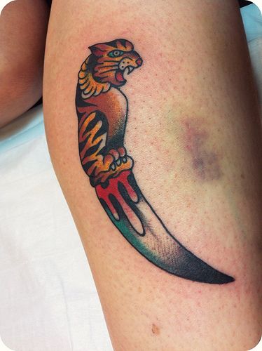 by Stevie Edge of Sydney, Australia #traditionaltattoos #tattoos #tattoo (click for artist's IG account) Karambit Tattoo, Ig Account, Karambit Knife, Tat Ideas, Sydney Australia, Flash Tattoo, Traditional Tattoo, Tatting, Tattoo Ideas