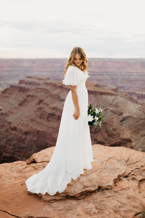 Nicole Aston Photo, Provo City Center Temple Bridals, bridal pose inspo, Dead Horse Point bridals, Moab wedding, Moab elopement, LDS bridals, wedding dress inspo, adventurous wedding