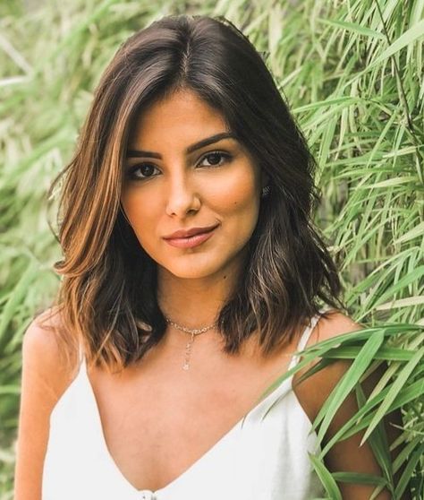 Round Face Lob Long Layered, Mid Neck Haircut, Mid Length Hair With Bangs Round Face, Mid Length Hair Round Face, Mid Length Hair With Layers Side Part, Lob With Face Framing Layers, Lob 2024, Mid Length Hair With Layers Round Face, Brown Mid Length Hair