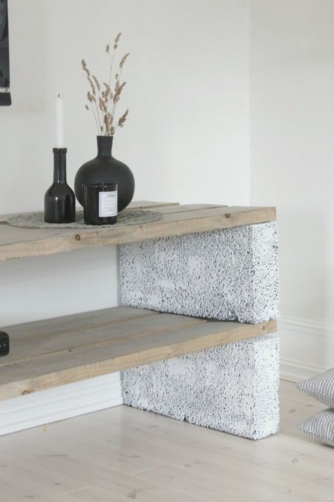 Regards et Maisons Concrete Table Cinder Block Furniture, Table For 12, Cinder Blocks, Block Table, Concrete Table, Cinder Block, Concrete Diy, Concrete Blocks, Diy Garden Decor