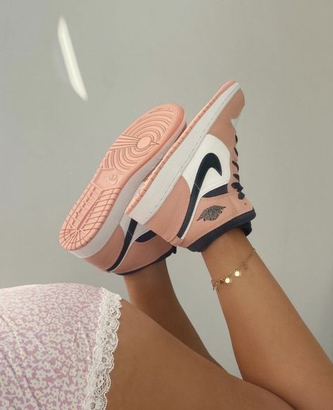 Jordan 1 Mid Pink Quartz, Jordan 1 Mid Pink, Buty Jordan, Обувь Air Jordan, Boty Nike, Skor Sneakers, Sneaker Shop, Jordan Shoes Girls, Custom Nike Shoes