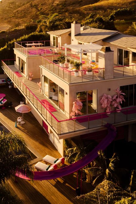 You Can Stay in Barbie's Malibu Dreamhouse IRL, and It's a Pastel Pink Dream Come True Barbie Malibu Dream House, Dreamhouse Barbie, Barbie Dreamhouse, Childhood Dreams, Barbie Cake, Malibu Barbie, Barbie Life, Design Hotel, Barbie Dream