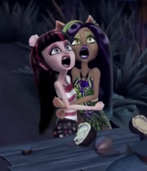 Draculora And Clawdeen Matching Pfp, Moster High Pfps, Monster High Best Friends, Draculaura Comic Pfp, Iconic Duo Characters, Monster High Group Pfp, Best Friend Cartoon Aesthetic, Bestie Characters, Monster High Matching Pfp Duo