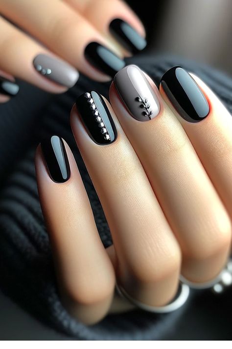 Short Nail Designs For Work, Grey Nail Designs Square, Black Nail Gel Designs, Black With White Nails, Black Nails Silver Design, Nails Grey And Black, Elegant Black Nails Classy, Grey And Black Nails Designs, Dark Simple Nails