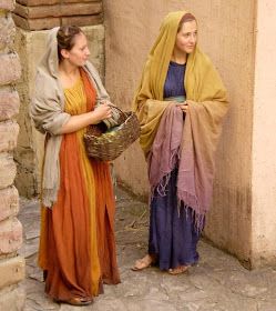 History Mysteries of Caroline Lawrence: How to Make a Stola Ancient Roman Clothing, Biblical Clothing, Biblical Costumes, Roman Clothes, Nativity Costumes, Roman Costume, Rome Antique, Bible Characters, Roman Fashion