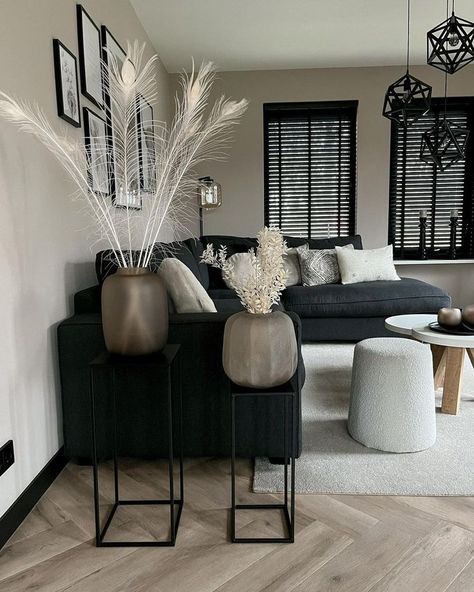 How gorgeous is this living room... Currently swooning over how great of a contrast these neutral and dark colours look against each other in @stylingbynine home. Large vases are in right now and add so much detail to a blank canvas 🤍 Dark Sofa Living Room, Dark Grey Couch Living Room, Black Sofa Living Room, Gray Living Room Design, Large Vases, Grey Sofa Living Room, Black Living Room Decor, Living Room Decor Gray, Modern Sofa Living Room