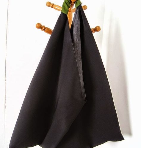 DIY Triangle Bag + FREE Pattern Instructions Hobo Bag Pattern Free, Triangle Bag Pattern, Diy Hobo Bag, Leather Accessories Diy, Leather Bag Tag, Bag Free Pattern, Origami Bag, Fabric Origami, Sac Diy