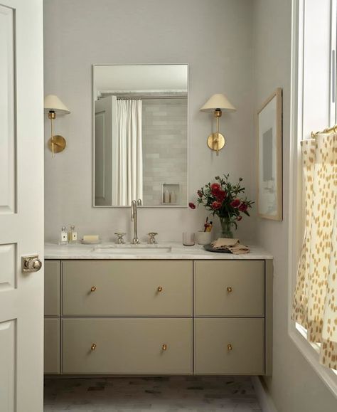 Mixing metals done right 👌 I adore this bathroom design by @alyssapapastudio ! 🤍 What’s your favourite part of this darling bathroom? 🤔 📷: @patrickbiller Construction: @rbaprojects Styling: @_meandmo_ 💡to love: the Hackney sconces Chrome Accent Bathroom, Mixed Finishes In Bathroom, Chrome Bathroom Ideas, Mix Metals Bathroom, Bathroom Mixed Metals, Mixed Metals In Bathroom, Mixed Metals Bathroom, Mixed Metal Bathroom, Mixing Metals In Bathroom