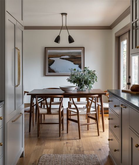 On the blog now: 6 Tips to Mixing Wood Tones in Your Home + Walnut dining table + Modern Black Chandelier | Heidi Caillier Heidi Caillier, Modern Black Chandeliers, Walnut Dining Table, The Dining Room, Dining Room Inspiration, Modern Dining Table, Dining Room Design, Design Case, Home Decor Tips