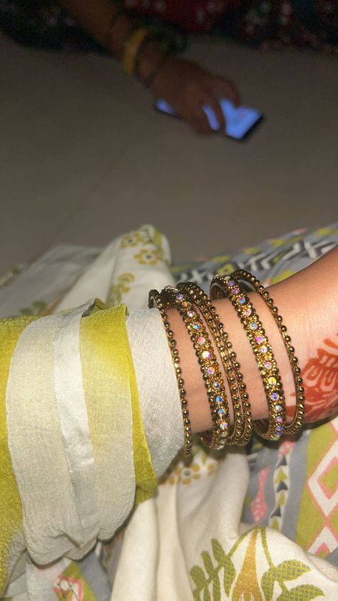 #kangan #bangles #traditional Bangles Hand Dp, Bangles Snap, Snaps Videos, Organized Bookshelf, Bangles Aesthetic, Satisfying Photos, Eid Looks, Traditional Bangles, Snap Streaks