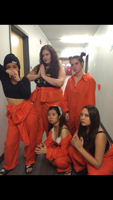 Halloween costume prisoners Jail Costume Women Orange, Prisoner Women Costume, Halloween Jail Costume, Jail Break Costume, Girl Prisoner Halloween Costume, Prisoners Halloween Costume, Jail Costume Women, Inmate Halloween Costumes Women, Cute Prisoner Costume