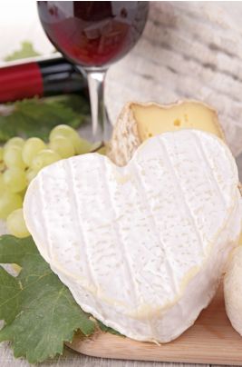 Neufchatel cheese,These are soft cow’s milk cheeses, which you will recognize by their white, almost floury surface. Ripening time: about a month. Cheese Dreams, Neufchatel Cheese, Diy Cheese, Cheese Day, Queso Cheese, Kinds Of Cheese, Milk And Cheese, Homemade Cheese, Cheese Recipe