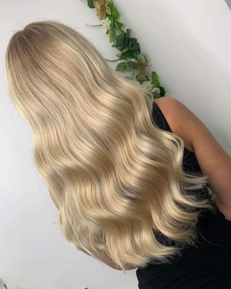 Blonde | waves | wavy hair | light blonde | curled hair Wavy Long Blonde Hair, Light Wavy Hair, Heather Makeup, Blonde Curled Hair, Wavy Hair Blonde, Long Blonde Wavy Hair, Hair Light Blonde, Blone Hair, Curled Blonde Hair