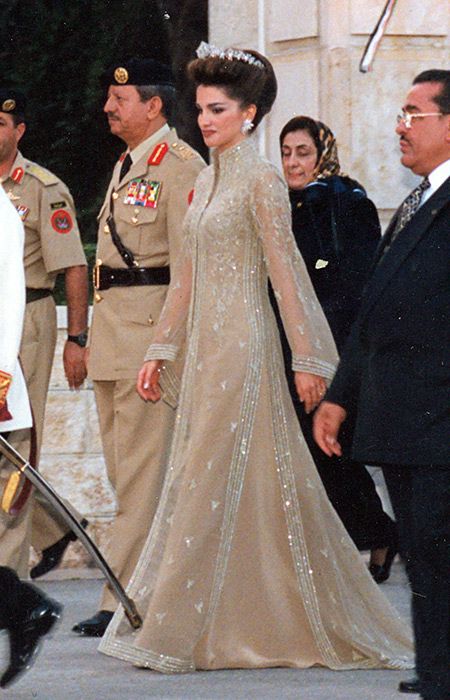 Queen Rania Style Dresses, Queen Rania Wedding, Queen Rania Dress, Formal Evening Dresses Elegant, Queen Rania Style, Ellie Saab Gowns, Queen Raina, Marchesa Fashion, Baju Kahwin