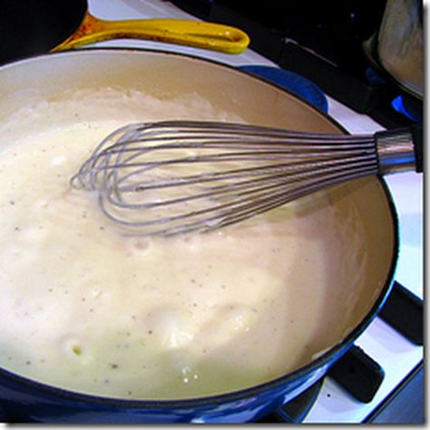 Sweat Depot: White Sauce – using spelt flour Cream Gravy Recipe, Homemade Breakfast Sausage, Cream Gravy, Country Gravy, Vegan Gravy, White Sauce Recipes, White Gravy, Spelt Flour, Vegan Sauces