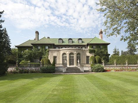 Come on someone - hire me to plan your event at this gorgeous Toronto location. Parkwood Estate Oshawa, Parkwood Estate, Wedding Venues Ontario, Cheap Wedding Venues, Wedding Venue Decorations, Places To Get Married, Luxury Wedding Venues, Wedding Site, Beautiful Wedding Venues