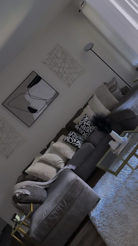 Girl Apartment Decor, Black Living Room Decor, Modern Apartment Living Room, Apartment Decorating Living, Girly Apartment Decor, Luxury Room Bedroom, Living Room Decor Gray, First Apartment Decorating, Dream Apartment Decor