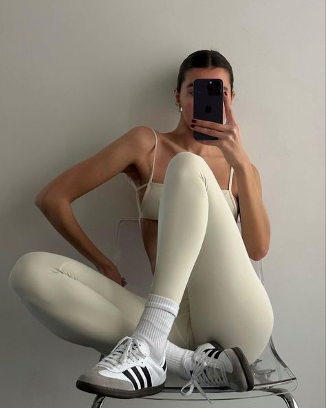 Adidas Gym Outfit, Adidas Leggings Outfit, Athleisure Chic, Athleisure Looks, Adidas Samba Outfit, Samba Shoes, Samba Outfit, Adidas Sambas, Trendy Outfit Ideas