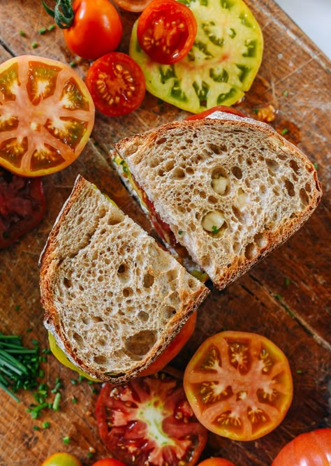 The Perfect Tomato Sandwich Tomato Sandwich Recipes, Tomato Sandwiches, Wok Recipes, Tomato Recipe, Slow Roasted Tomatoes, Tomato Season, Summer Foods, Veggie Sandwich, Tomato Sandwich