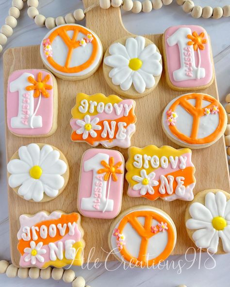 Groovy One 🌸🧡 Pricing? 👉🏻 https://msha.ke/alecreations918 • • • • #alecreations918 #tulsasmallbuisness #tulsaoklahoma #decoratedsugarcookies #customcookies #cookie #cookies #inspirationcookies #cookiesofinstagram #desserts #dessertporn #dessertideas #partyideas #party #sugarcookies #royalicing #royalicingcookies #cookies #cookiesideas #royalicingideas #groovyone #groovyonebirthday #groovyonecookies #groovyonetheme #groovyoneparty #partycookies Groovy 1 Cookies, Groovy One Birthday Cookies, Groovy One Cookies, Groovy Cookies, Groovy One, First Birthday Cookies, Butterfly Cookies, Tulsa Oklahoma, Cookie Ideas