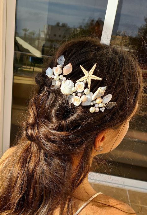 The elegant hair piece made with seashells, starfish, pearls, handmade flowers and crystals. This headband is perfect for bride, bridesmaid, and flower girl. Shipping: - Tracking number - Your item will be carefully packaged and shipped with love Custom order always welcome, please contact us Thanks for looking! https://www.etsy.com/shop/CyShellBridal Beach wedding hair comb, bridal seashells hairpiece, starfish headpiece, shells hair accessory, bridesmaids hair comb, beach starfish tiara, merma Seashell Hair Comb, Hairstyles With Seashells, Seashell In Hair, Mermaid Hair Piece, Sea Shells In Hair, Hair Styles With Hair Jewelry, Shells In Hair, Hair Comb Hairstyles, Wedding Hair Beach