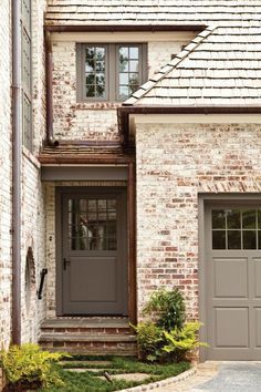 Lime Wash Brick, Fireplace Update, White Wash Brick, Casa Patio, Brick Exterior House, Casa Exterior, Painted Brick, Exterior Paint Colors, Brick Fireplace