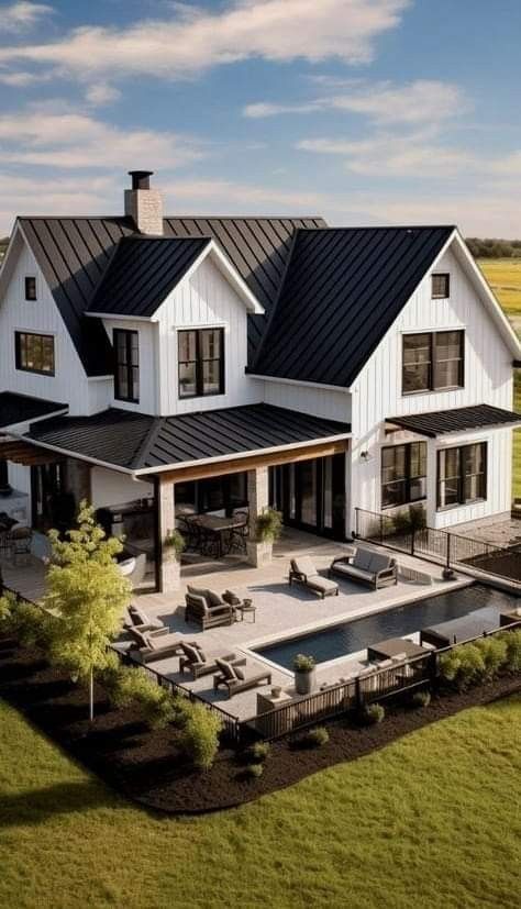 Dream Home Exteriors Modern Farmhouse, Modern Farm Houses, Farmhouse Ideas Exterior, Farmhouse House Design, Exterior Farmhouse Ideas, Modern Farmhouse Homes, Farmhouse Furniture Ideas, Big Farmhouse, Modern Farmhouse Layout