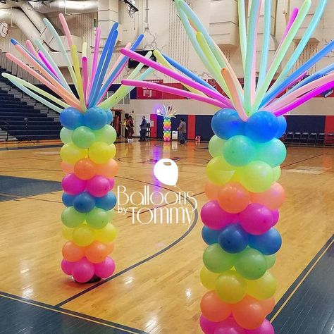 Balloons By Tommy on Instagram: “Neon balloon columns for a school event!⠀ ⠀ #balloons #neon #blacklight #ballooncolumns” Neon Homecoming, Birthday Glow Party, School Dance Decorations, Neon Balloons, Glow Party Decorations, Neon Dance, Glow Dance, Balloon Pillars, Middle School Dance