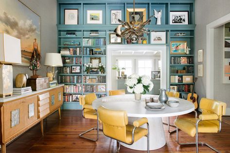 Estilo Charleston, Painted Dining Table, Southern Decor, Charleston Homes, Loft Spaces, Room Colors, Dining Room Table, Trending Decor, House Tours