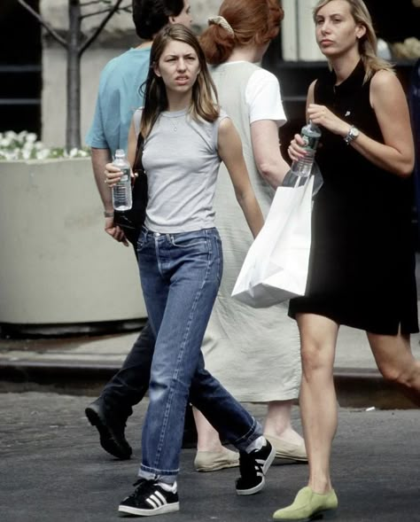 Sofia Coppola 90s, Sofia Coppola Style, Fashion Diary, Simply Dress, Sofia Coppola, Black Leather Skirts, Poses For Photos, 90s Style, Mode Inspo