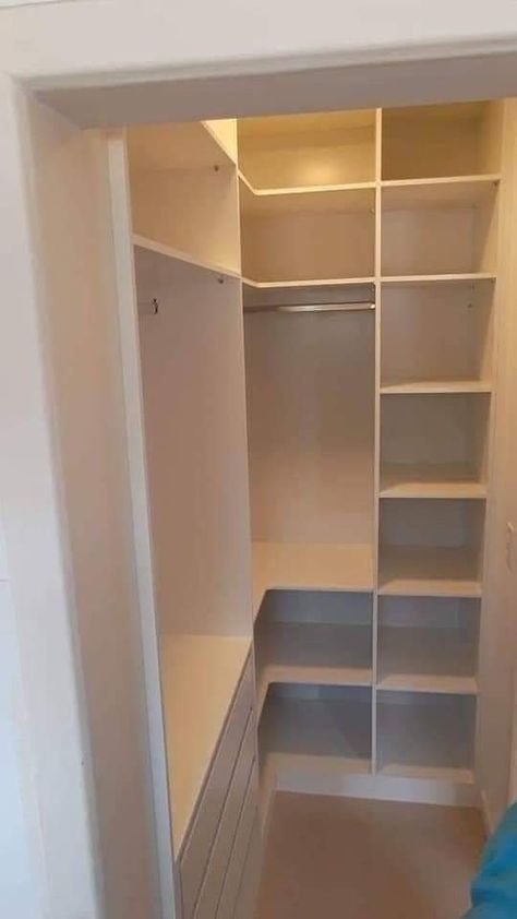 Small Square Walk In Closet Layout, Small Walk In Closet Ideas Square, 4x4 Closet Ideas, U Shape Closet Design, Small Square Closet Layout, Square Closet Ideas, Small Closets Design, Small Closet With Vanity, Closet Organization Ideas Corner