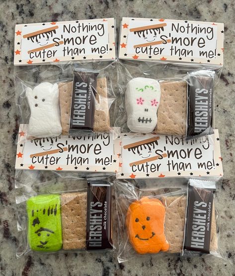 Prepare for a spooktacular Halloween with our Spooky S'mores Halloween Treat Bags, the perfect treat for goblins, ghosts, and ghouls of all ages! These adorable bags are filled with all the essential S'mores ingredients you need for a sweet and hauntingly delicious experience. What's Inside: - Mini Hershey's Milk Chocolate Bar: Rich and creamy, it's the perfect chocolatey foundation for your S'mores creation. - Peeps Marshmallow Ghost or Pumpkin: These ghostly marshmallows add a playful and eeri Ghost Graham Crackers, Smores Halloween Treats, S’mores Goodie Bags, S'more Gift Ideas, Smores Treat Bags, Smores Kit Diy, Halloween Treat Bag Ideas, Peeps Party, Smores Treats