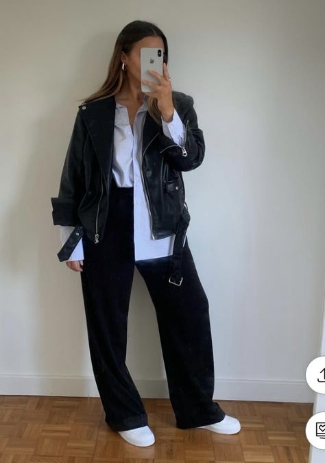 Black Pants Outfit Autumn, Wide Leg Black Cargo Pants Outfit, Outfits With Black Jacket, Outfit Pantalon Cuir, Outfit Avec Pantalon Noir, White Button Down Shirt Outfit Fall, Autm Outfit, Evening Outfits Casual, Outfit Jean Noir