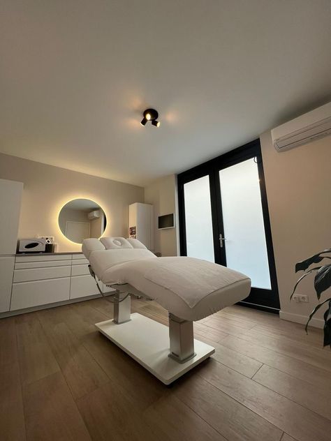 Esthetician Room, Spa Room, Home Decor Living Room, Decor Living Room, Aesthetic Room Decor, Esthetician, Ideas Home, Decor Living, Aesthetic Room