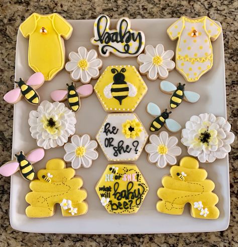 Gender Reveal Ideas For Party Theme Bumble Bees, What Will It Bee Gender Reveal Cookies, What Will It Bee Gender Reveal Cake, Bee Theme Gender Reveal Party, Gender Reveal Bee Theme, Bee Themes, Gender Cake, Bee Gender Reveal Party, Gender Reveal Dessert