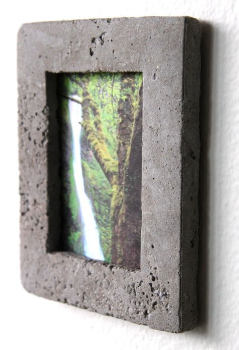 Upcycled Cereal Box Concrete Picture Frame Minimalist Diy, Diy Beton, Diy Concrete Planters, Cement Diy, Concrete Diy Projects, Cement Art, Concrete Furniture, Diy Picture Frames, Diy Concrete