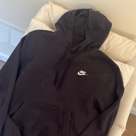 Although It Looks Black, This Xs Hoodie From Nike Is Navy Blue. So Comfy And Almost Never Worn. Nike Hoodies For Women, Blue Nike Hoodie, Nike Women Sweatshirt, Plus Size Sportswear, Black Nike Hoodie, Navy Blue Nike, Black Sportswear, Latina Outfits, Navy Blue Hoodie