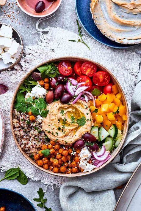 mediterranean buddha bowl. Greek Budda Bowls, Hummus Bowl Vegan, Brisket Bowl, Buda Bowl, Dinner Healthy Recipes, Glow Bowl, Macro Bowl, Bliss Bowls, Mediterranean Bowls